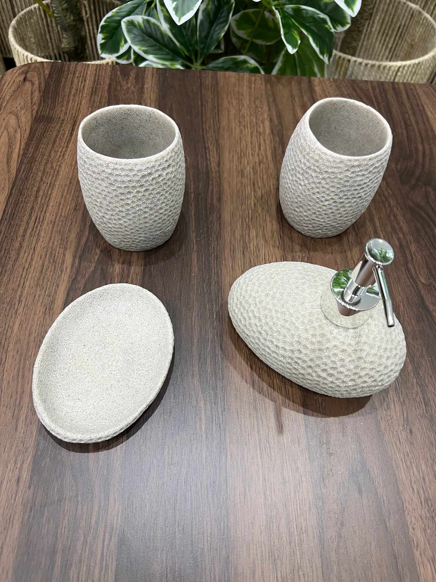 4 Pcs Resin Bathroom Set