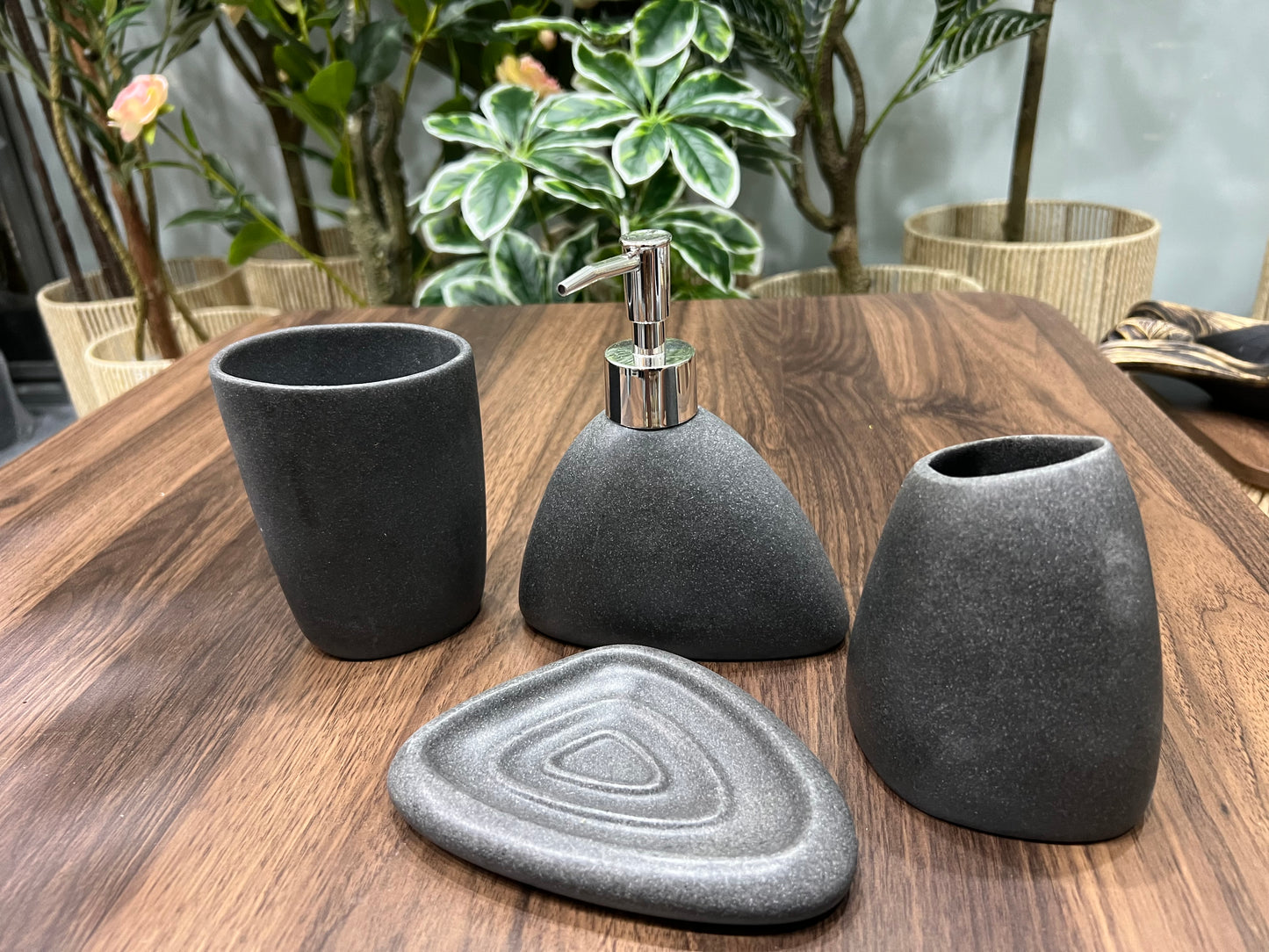 4 pcs Fine Resin Bathroom Set