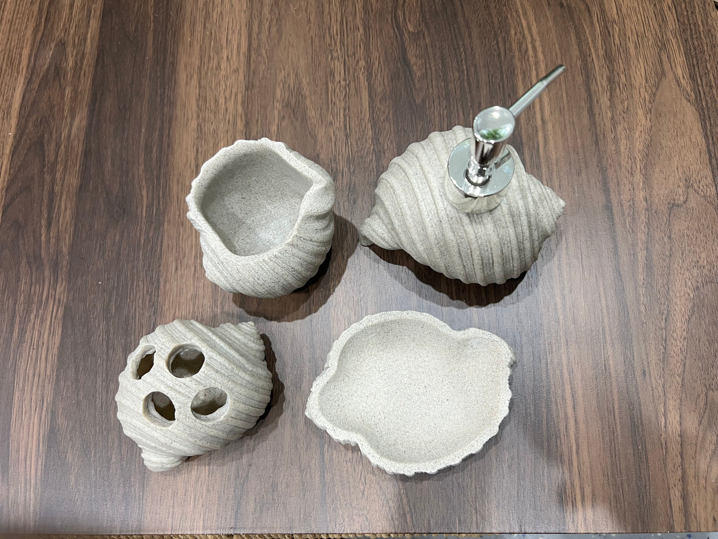 4 Pcs Resin Bathroom Set